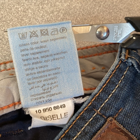 MAVI - Giselle low rise crop jeans capris. Size 28 - Picture 6 of 13